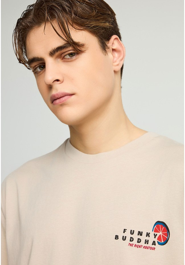 Ανδρικό relaxed t-shirt με τύπωμα στην πλάτη