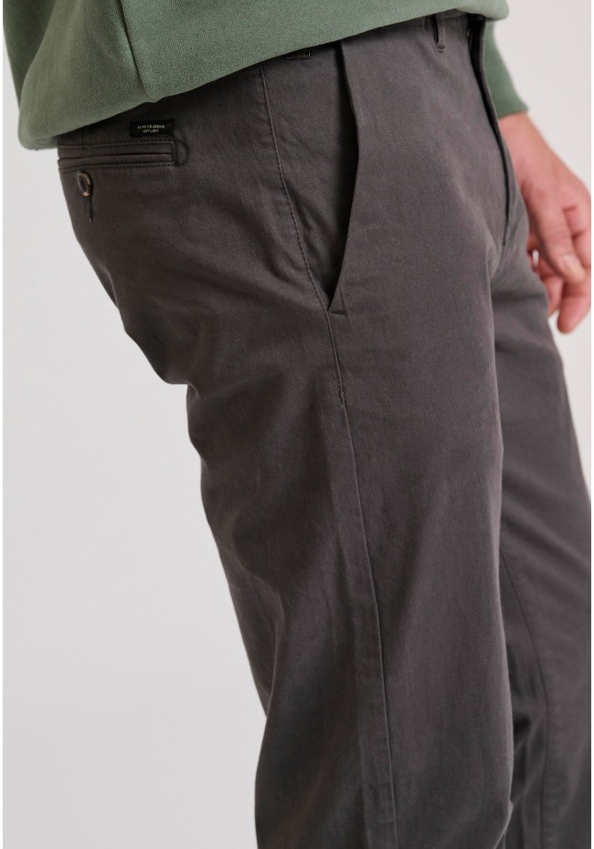 Men's chino pants - The essentials