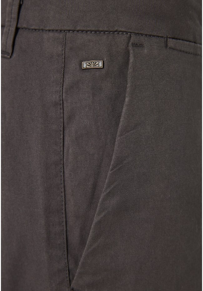 Men's chino pants - The essentials