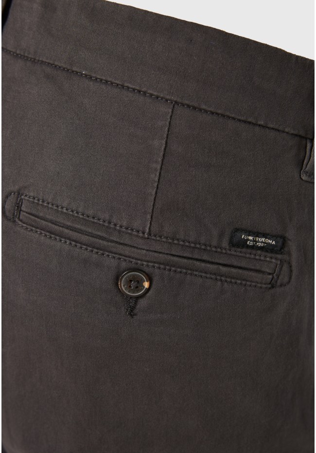 Men's chino pants - The essentials