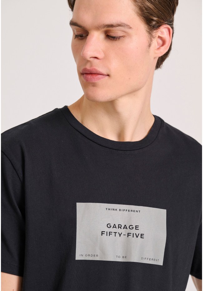 T-shirt με τύπωμα στο στήθος Garage 55