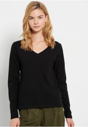 V-neck longsleeve t-shirt