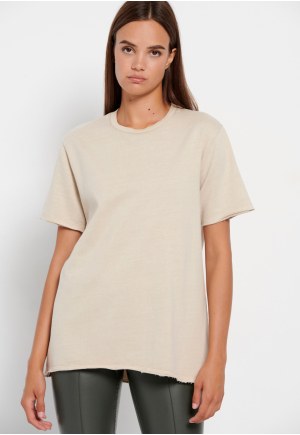 Garment dyed t-shirt with raw edges