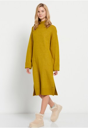 Midi knitted dress with side slits