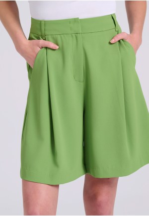 Loose fit σορτς με μονή πιέτα στη μέση