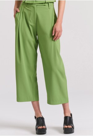 Loose fit cropped pants with single pleat