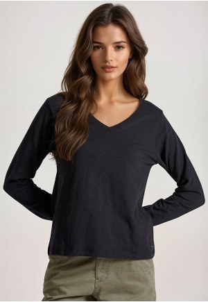 V-neck longsleeve t-shirt