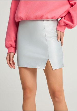 Μίνι φούστα σε ίσια γραμμή