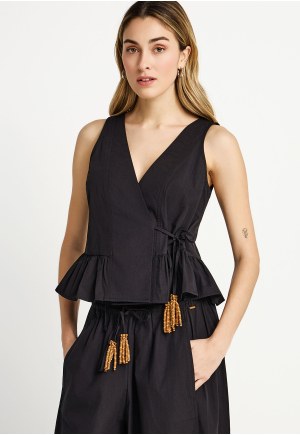 Women's wrapped top with ruffle hem