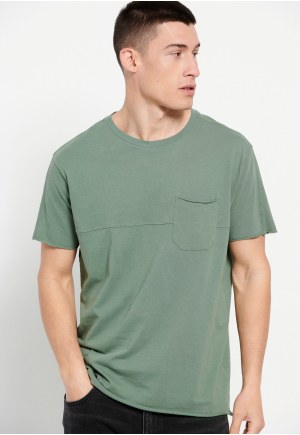 Loose fit t-shirt with raw edges