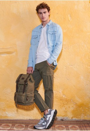 Garment dyed cargo παντελόνι σε ζακάρ ύφασμα