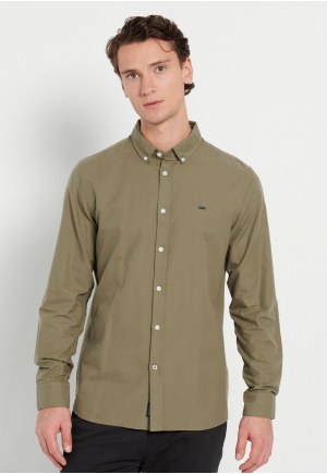 Essential shirt with embroidered logo