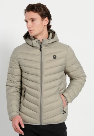 Traveller jacket with detachable hood