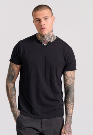 Essential t-shirt with henley neck and raw cuts