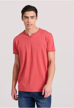 T-shirt με λαιμό henley και raw cuts - The essentials