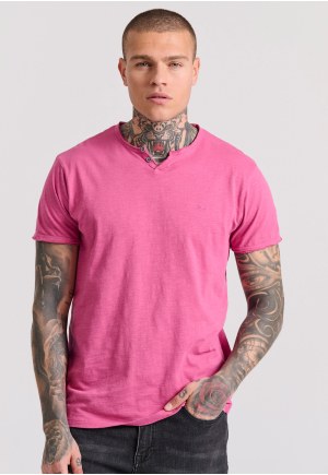T-shirt με λαιμό henley και raw cuts - The essentials