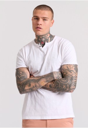 T-shirt με λαιμό henley και raw cuts - The essentials