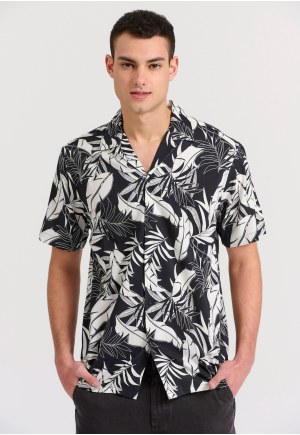 Short-sleeve resort shirt relaxed fit all over printed 