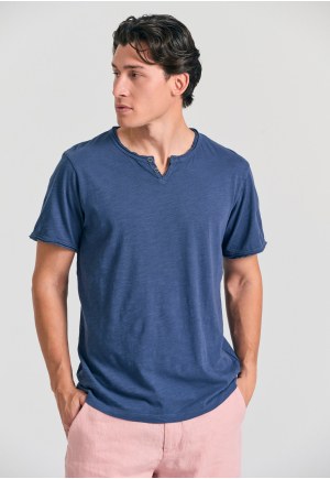T-shirt with henley neck and raw cuts - The essentials