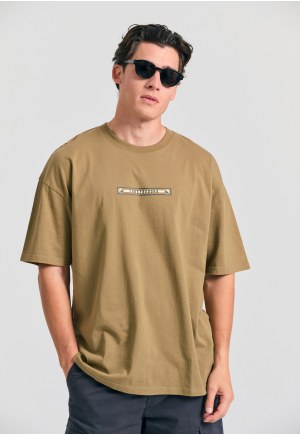 Oversized garment dyed t-shirt με retro frame τύπωμα