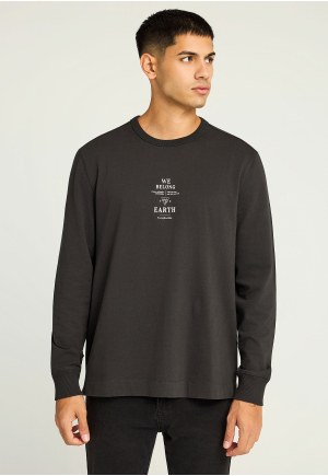 Long-sleeve T-shirt with chest print