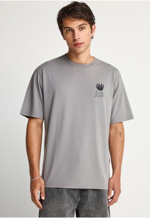 T-shirt με τύπωμα στην πλάτη