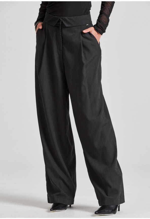 Wide leg fit παντελόνι με μονή πιέτα στη μέση