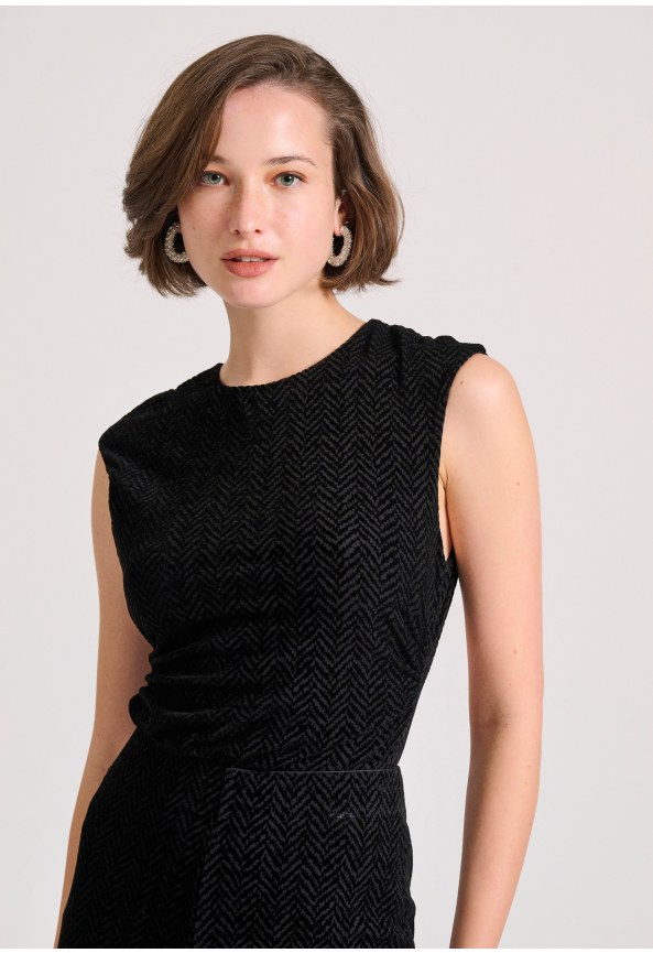 Κορμάκι σε βελουτέ ύφασμα με pattern