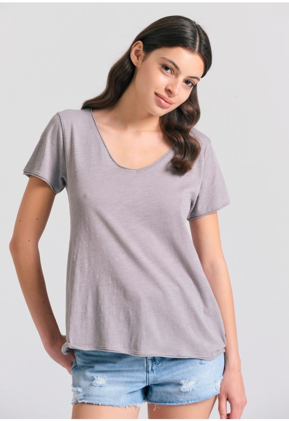 Γυναικείο V-neck t-shirt με raw edges - The essentials