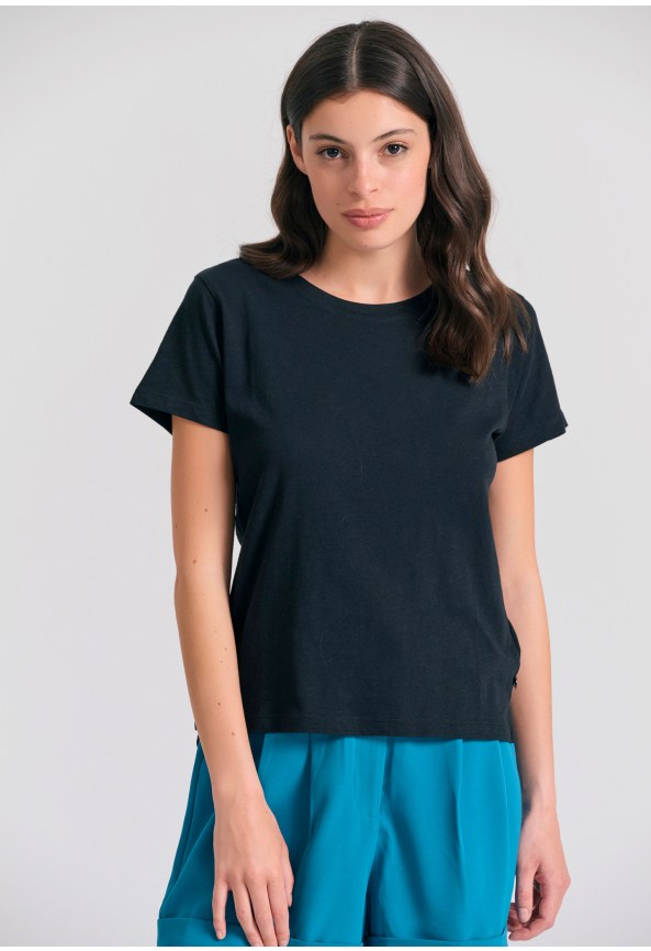 Γυναικείο t-shirt με στρογγυλή λαιμόκοψη - The essentials