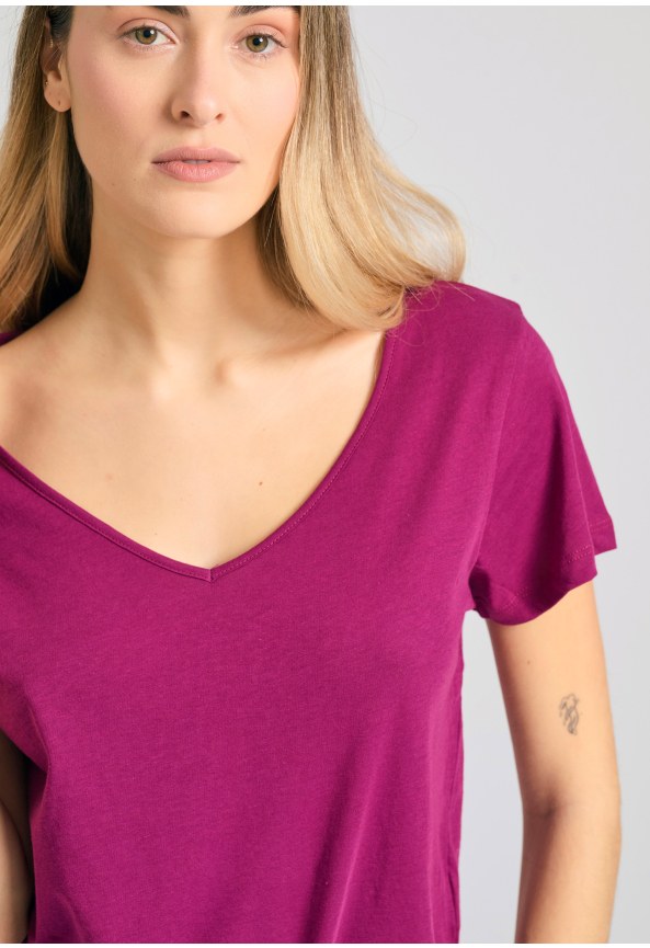 Γυναικείο βαμβακερό t-shirt με άνοιγμα V