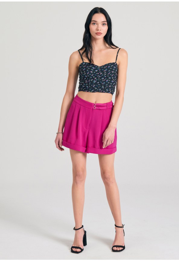 Loose fit σορτς με πιέτες στη μέση