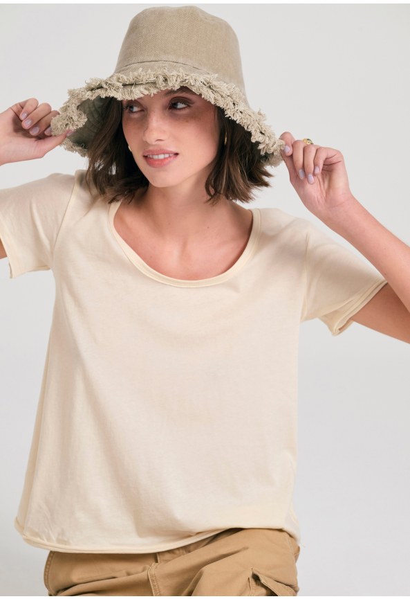 Γυναικείο t-shirt με στρογγυλή λαιμόκοψη - The essentials