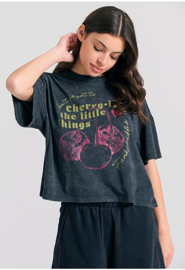 Oversized grament dyed t-shirt με photographic τύπωμα