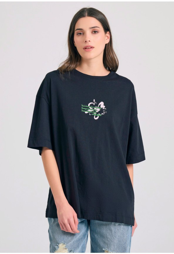 Γυναικείο loose fit t-shirt με abstract text artwork τύπωμα