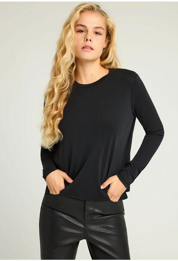 Crew neck long sleeve t-shirt