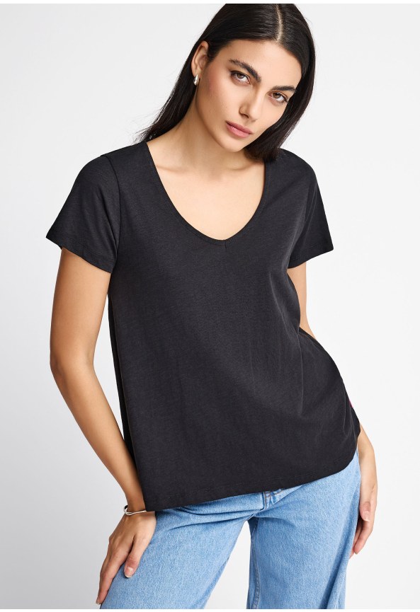 T-shirt με V λαιμόκοψη - The basics collection
