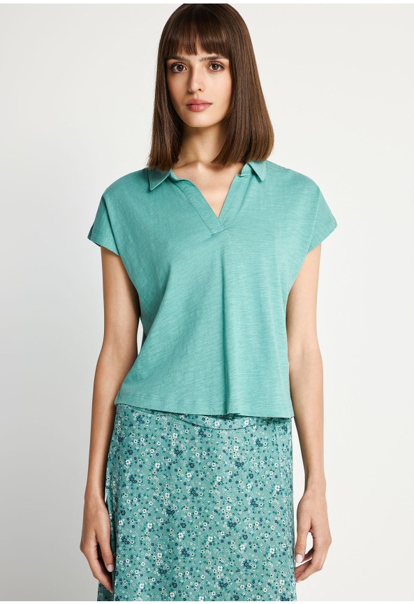 Collared neck women's t-shirt -The basics collection
