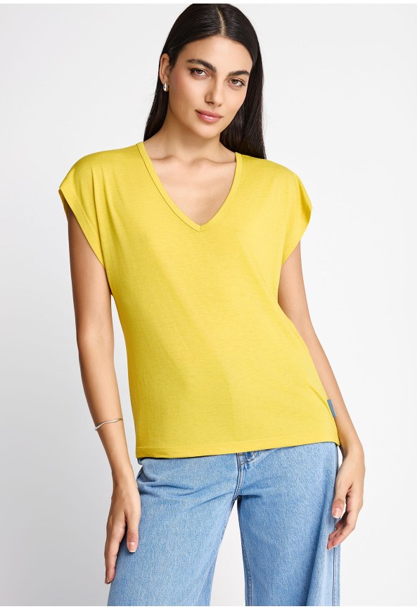 Women's V-neck t-shirt - The basic collection