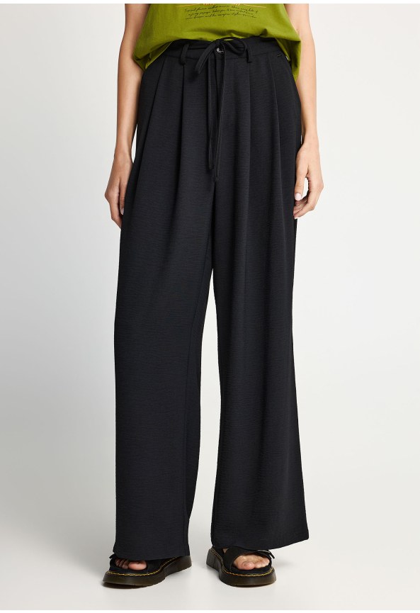 Γυναικεία παντελόνα relaxed fit