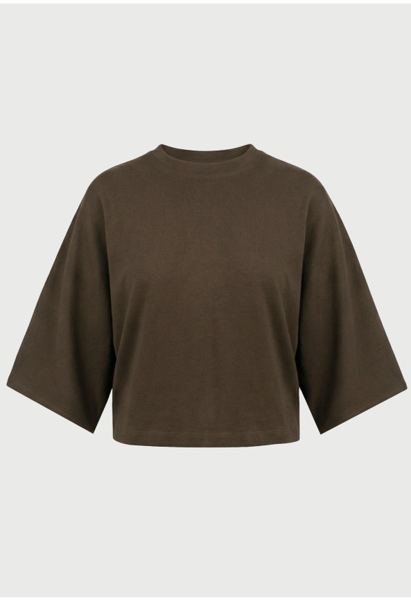 Women's cropped top with wide sleeves