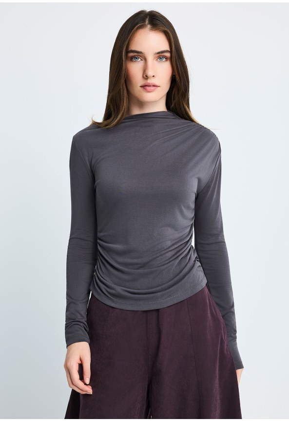 Women's longsleeve top with side gathering