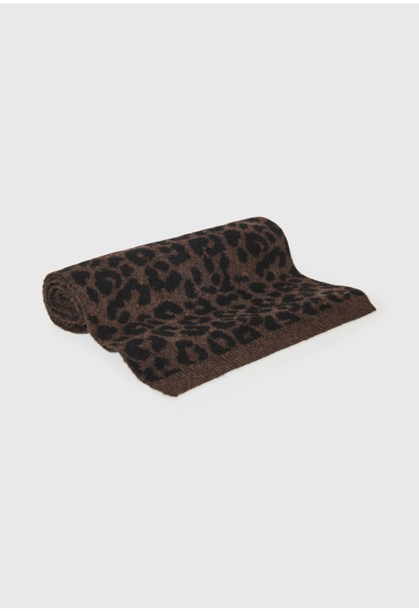Women's knit scarf with leopard pattern
