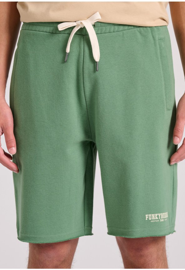 Essential wide leg fit αθλητική βερμούδα με raw cuts