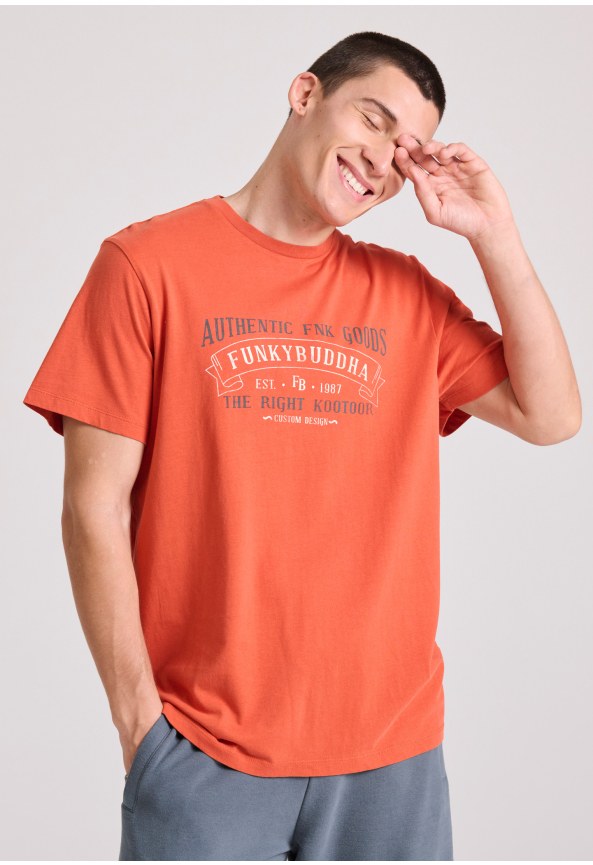 T-shirt με vintage text artwork τύπωμα