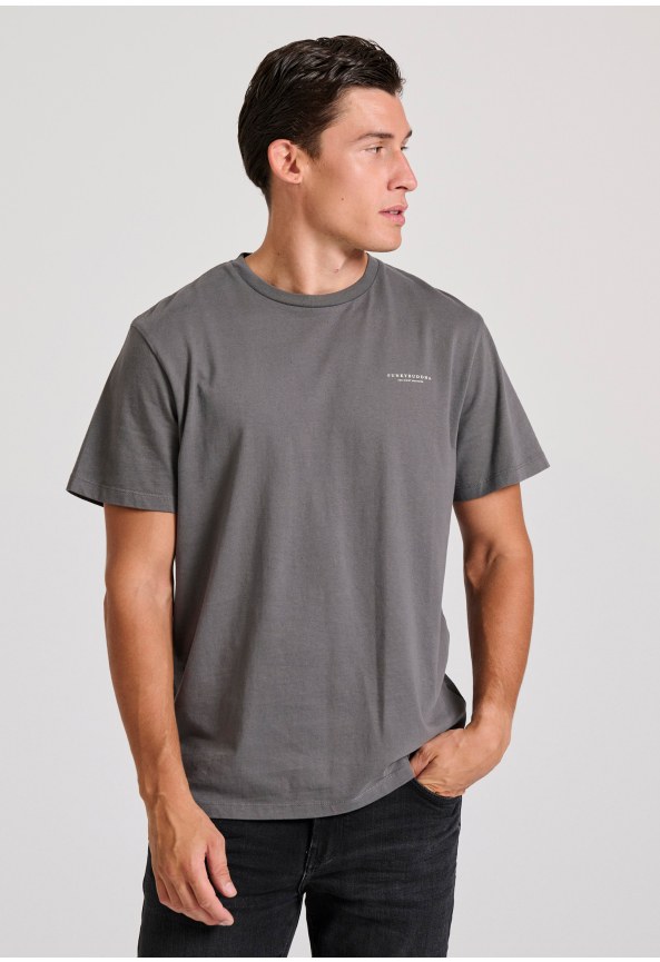 T-shirt με λαιμόκοψη - The essentials