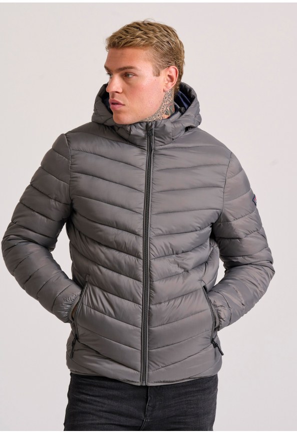 Traveller jacket with detachable hood
