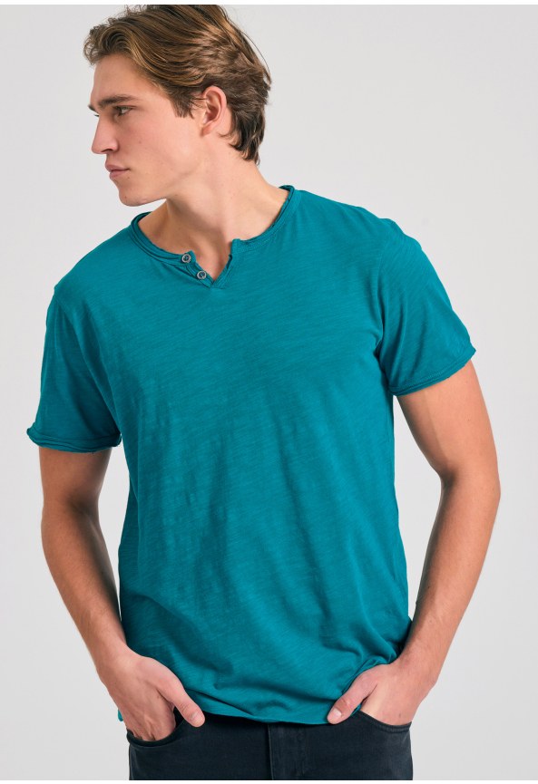 T-shirt με λαιμό henley και raw cuts - The essentials