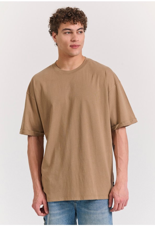 Oversized t-shirt με δίπλωμα στο μανίκι