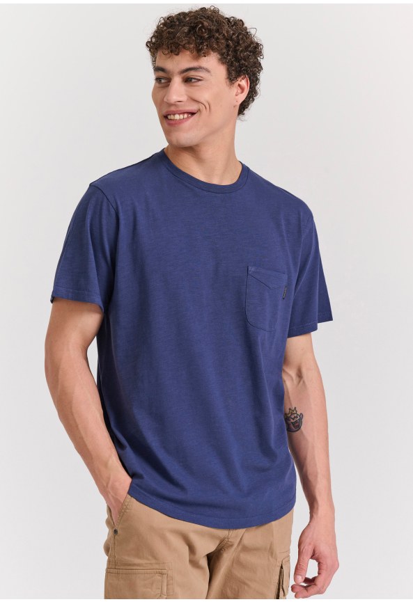 Men's t-shirt with chest pocket